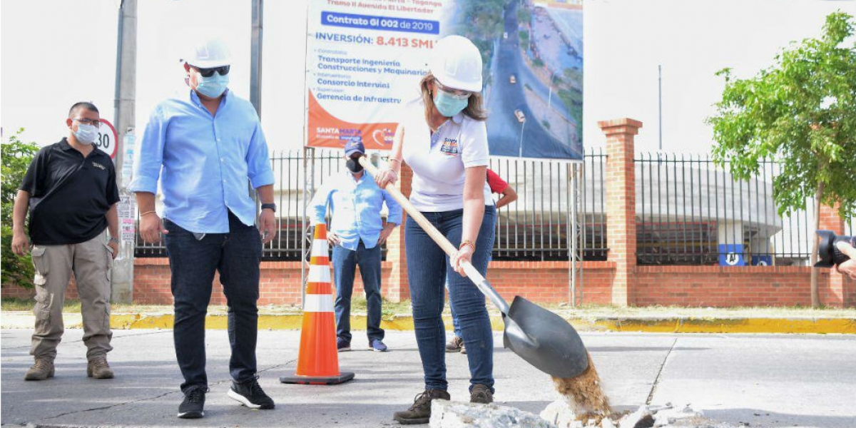 Inicio de las obras, con la presencia de la alcaldesa. Cortesía.