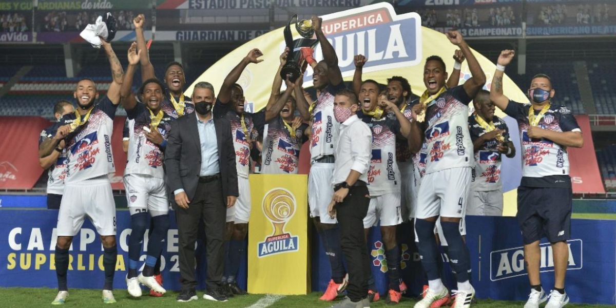 Dimayor Junior de Barranquilla celebrando el nuevo título.
