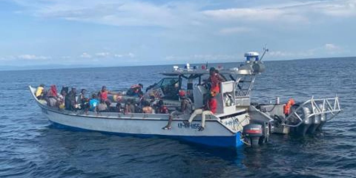 Embarcación encargada del rescate. cortesía
