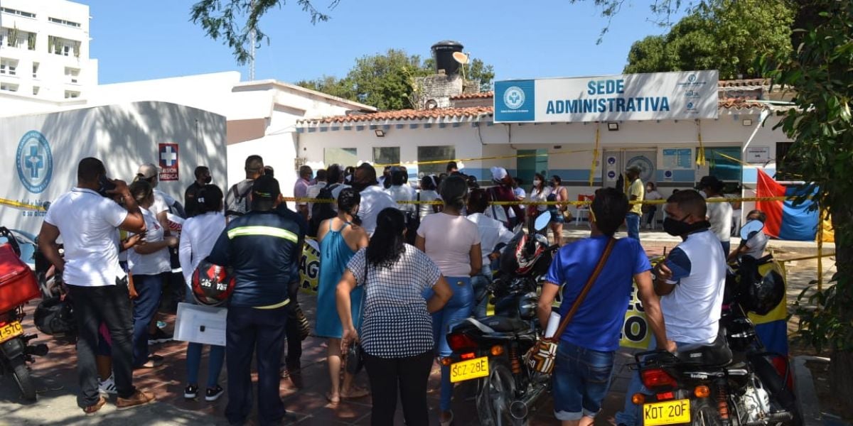 Seguimiento.co Los exempleados suman dos días de protestas.