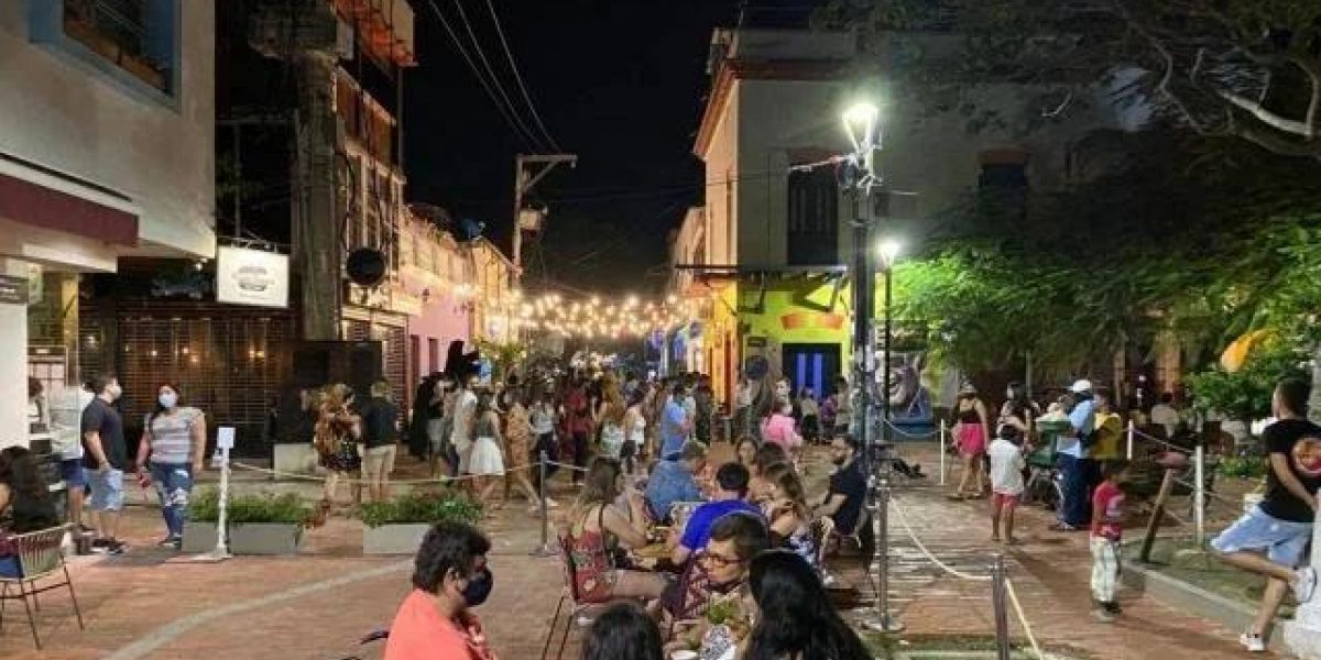Restaurantes solo podrán estar abiertos hasta las 7 de la noche.