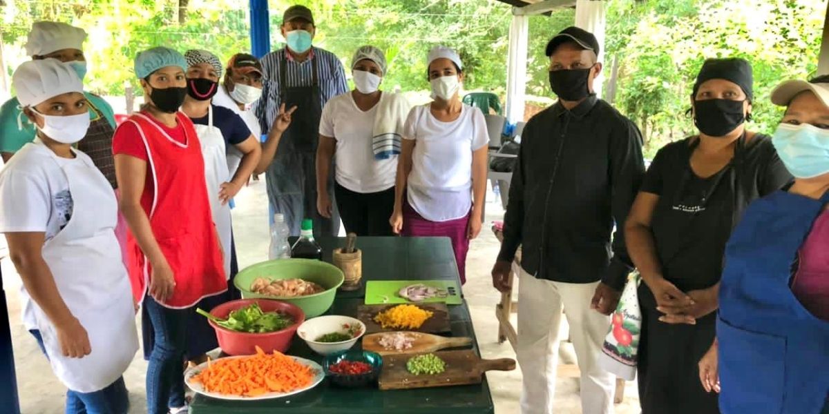 Alcaldía Distrital de Santa Marta Cocina con pobladores de la Sierra Nevada.
