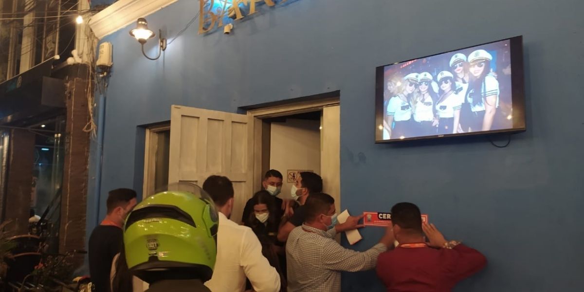 En la ciudad se mantendrán los protocolos de bioseguridad en los establecimientos comerciales.