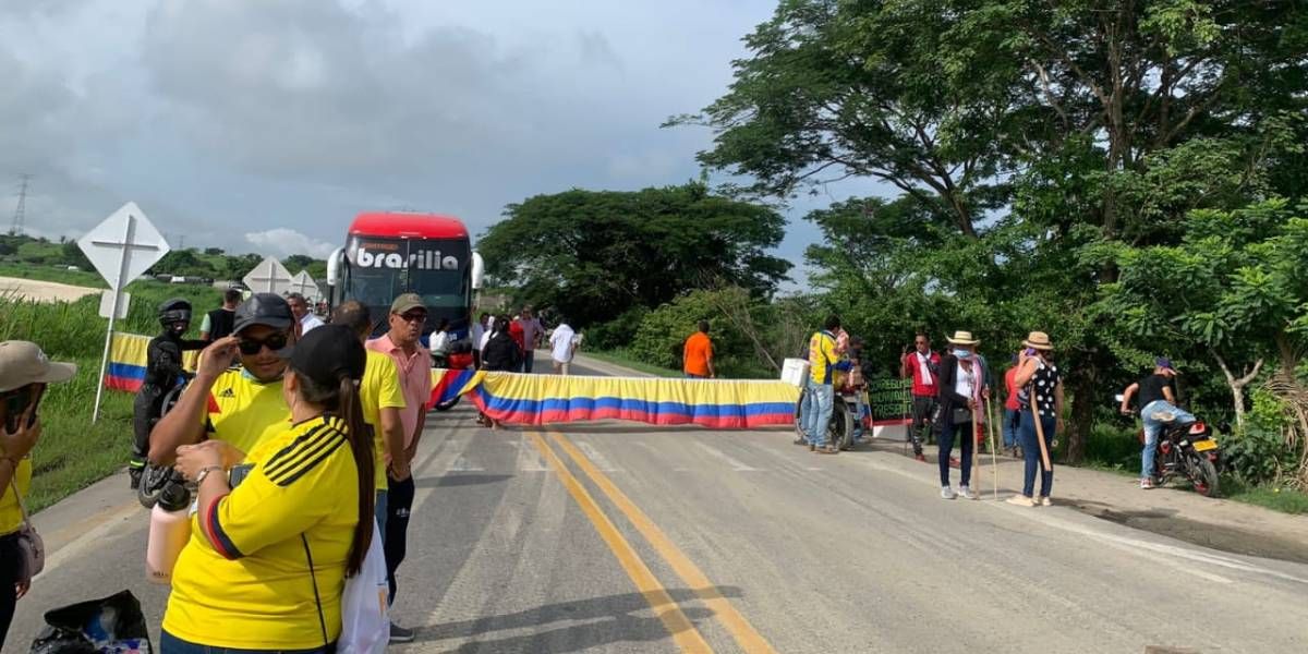 Vía bloqueada en Aracataca.