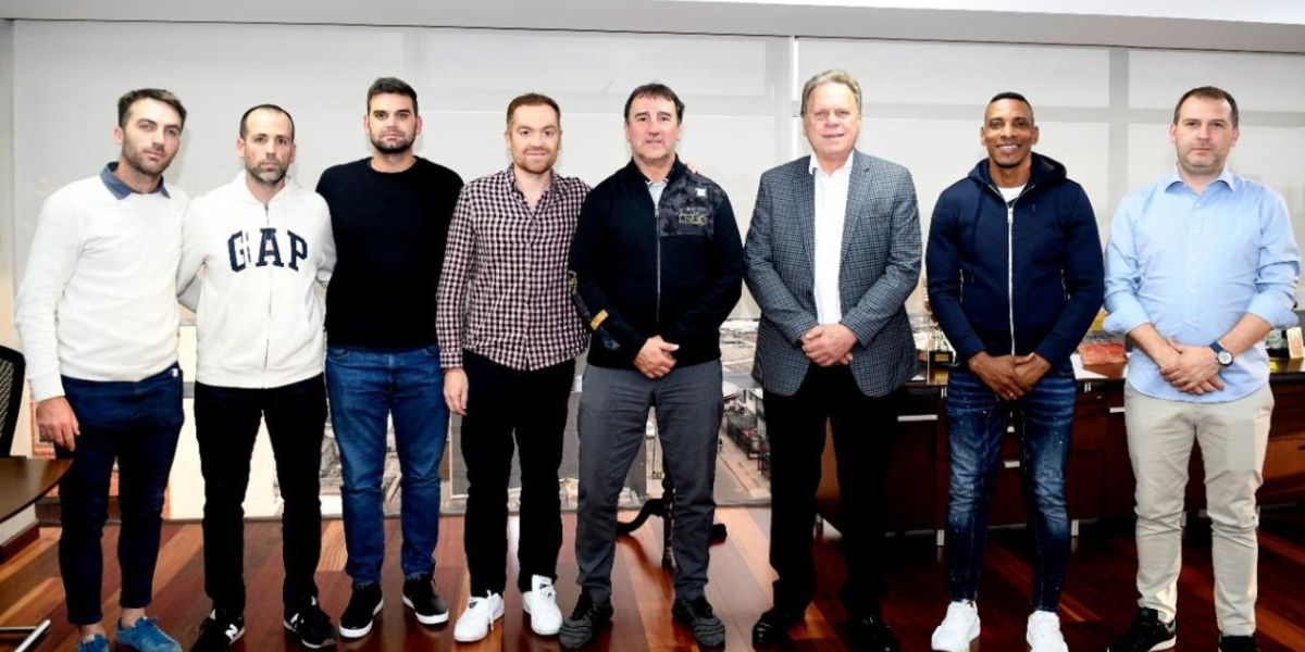 FCF De izquierda a derecha Valentino Dressino, Leandro Javier Jorge, Fernando Allocco, Iván Novella, Néstor Lorenzo, Ramón Jesurun, Luis Amaranto Perea y Andrés Tamayo.