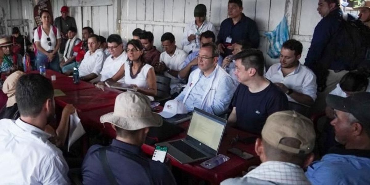 Cortesía Ministros en reunión con la Guardia Campesina.