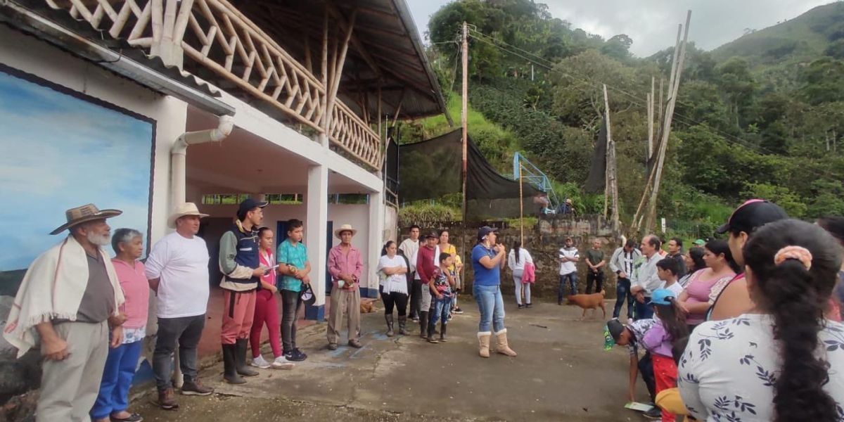 UNGRD La Unidad Nacional de Gestión del Riesgo realiza trabajo en Villamaría sobre cómo sería una evacuación en caso de una emergencia.