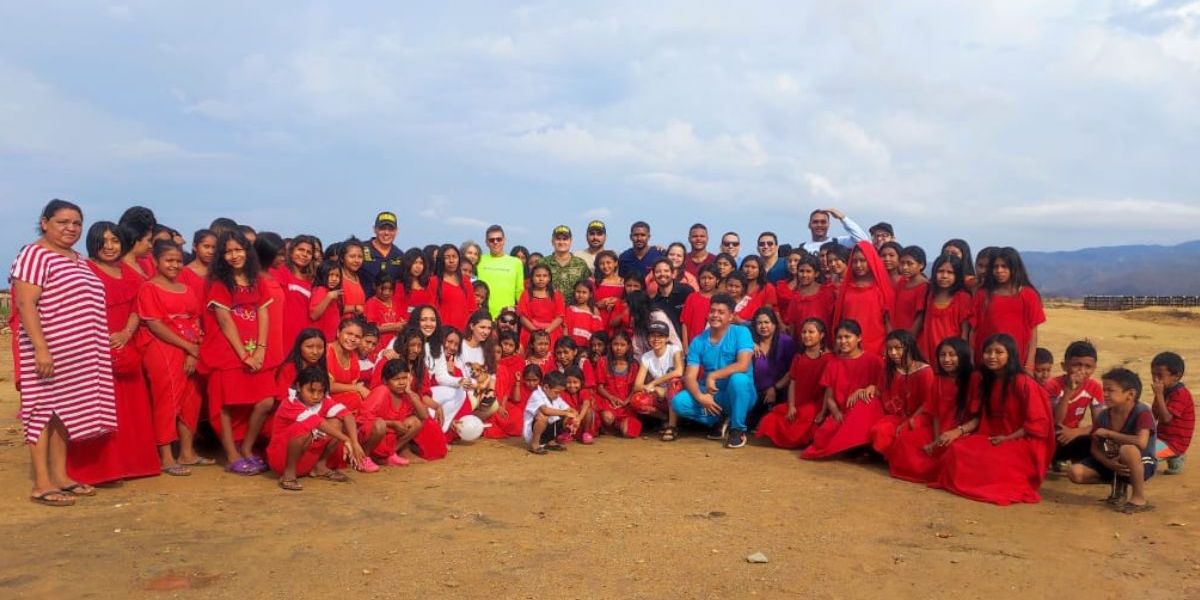 Armada Nacional de Colombia 800 Wayuú fueron beneficiados por la atención de servicios médicos y donaciones.