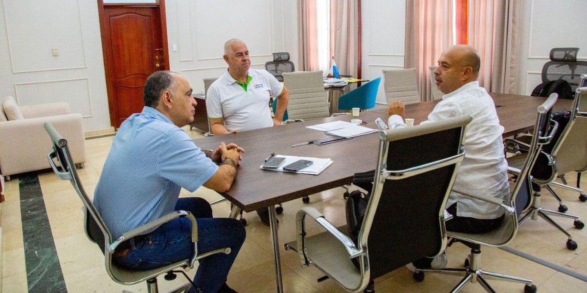 Cortesía Encuentro entre la Alcaldía, la Superinendencia y el agente especial de la Essmar