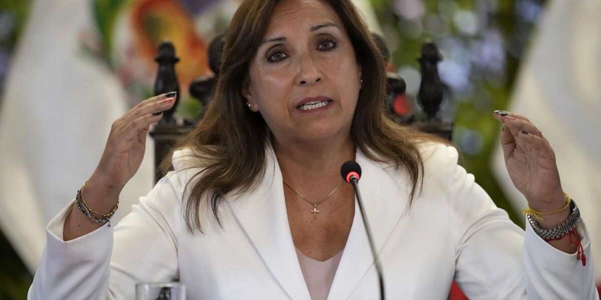 Dina Boluarte, presidenta de Perú.