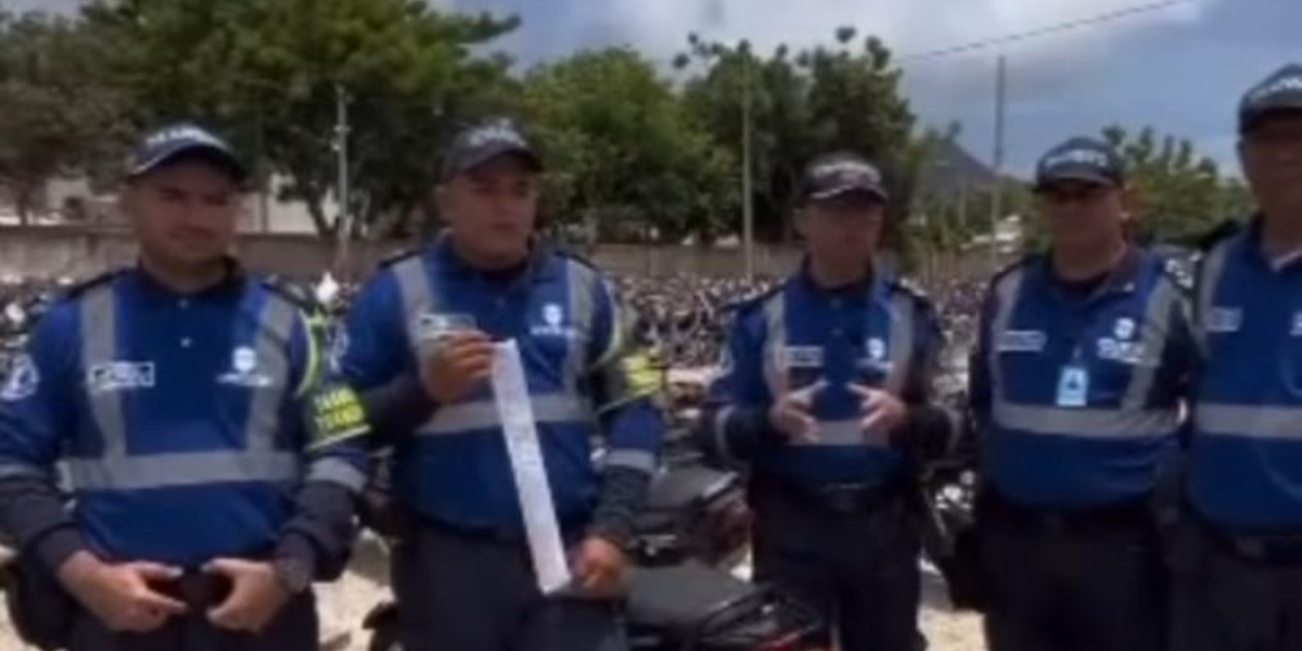 Captura de pantalla. Agentes de tránsito.