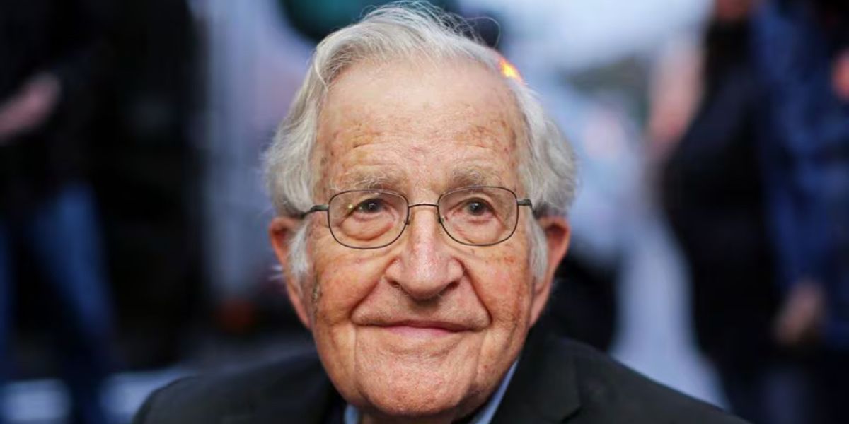 Cortesía. Noam Chomsky falleció a los 95 años en São Paulo, Brasil.