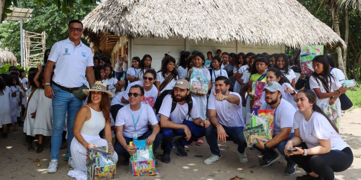 Cortesía Entrega de kits escolares
