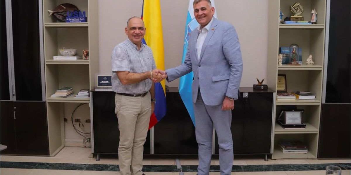 Alcalde Carlos Pinedo Cuello y embajador de Rumanía en Colombia, Manuel Plesa.
