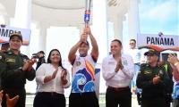 Edgardo Pérez, alcalde de Ciénaga, acompañó el recibimiento de la llama bolivariana.