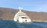 La familia de Bill Gates estuvo todo el día a bordo del mega yate, antes de partir con rumbo a las islas de San Bernardo del Viento.