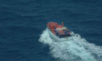 En un operativo conjunto la Fuerza Aérea Colombiana y la Armada Nacional lograron el rescate de ocho venezolanos que quedaron a la deriva en aguas del departamento de La Guajira.