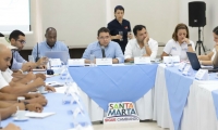 Alcaldía de Santa Marta El Alcalde se reunión con miembros de su gabinete y líderes de la Localidad 1.