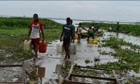 El agua contaminada de la ciénaga la usan para consumo humano.