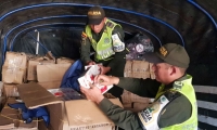 El camión encontrado en el barrio Mamatoco, contenía 7.808 cajetillas de cigarrillos, 300 unidades de elementos de aseo, entre otros artículos.