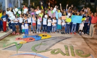 La comunidad hizo presencia en el acto de entrega de las calles pavimentadas.