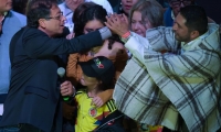 Cortesía Gustavo Petro celebrando el triunfo en primera vuelta.