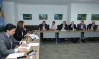 Ángela María Orozco, ministra de Trabajo, reunida con taxistas a nivel nacional.