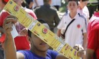 El método para entregar las boletas busca incentivar el recilcaje.