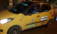 El taxista no se dejó robar y por ello fue atacado con impactos de bala.