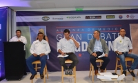 Cada uno de los tres candidatos participantes expusieron sus propuestas. 