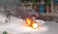 Moto incinerada.