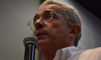 @CeDemocratico Álvaro Uribe.