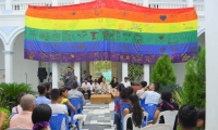 CIÉNAGA IZÓ POR PRIMERA VEZ LA BANDERA LGBTI