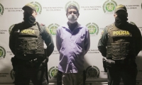 Los uniformados fueron alertados por la comunidad. El presunto agresor fue puesto a disposición de la Fiscalía.