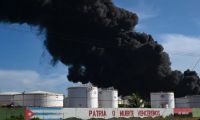 La gran nube de humo producto del incendio 