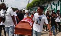 Vecinos del barrio Los Comuneros cerraron las vías para velar a Pablo Andrés Carabalí