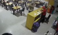 Ada Luz Pérez Santana falleció tras ser atacada en su lugar de trabajo. Las cámaras captaron el momento del ataque y el mensaje que dejó la banda ‘Los Costeños’ refuerza la hipótesis de extorsión.