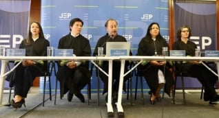 Los magistrados de la JEP durante la audiencia.