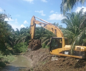 Con estas maquinarias, Fenoco contribuye a mantener los canales y construir diques para evitar inundaciones.