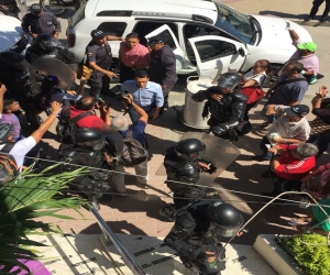 Martínez y Caicedo llegando a la audiencia