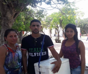 Hermana de Ronny, Ronny Ledesma y su esposa.