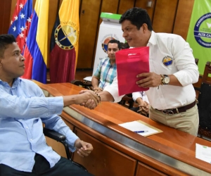 Licenciado Jorge Apreza y Rector Pablo Vera.