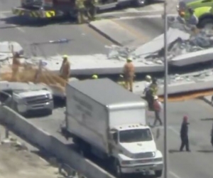 Así quedó el puente después del derrumbe.