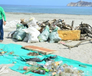 Retiran  20 metros cúbicos de basura y desechos en desembocadura del río Manzanares. 