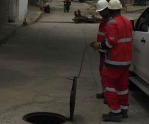 comunicaciones Veolia. El personal de Veolia comenzó con las inspecciones para detectar conexiones fraudulentas de alcantarillado.