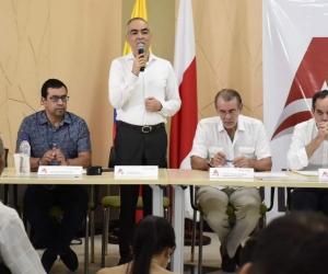 El Alto Comisionado de Paz, Rodrigo Rivera; el Gobernador del Atlántico, Eduardo Verano y Guillermo Polo, secretario del Interior del departamento. 