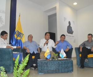En el panel estuvo, además del rector Vera y el alcalde Martínez, el rector de la U. Sergio Arboleda, Alfredo Méndez, y el director de la Cámara de Comercio, César Riascos. Moderó Lucas Gutiérrez de Santa Marta Cómo Vamos.