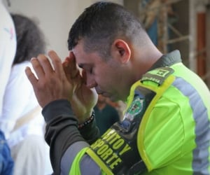 Los policías se unieron en eucaristía para repudiar el acto terrorista.