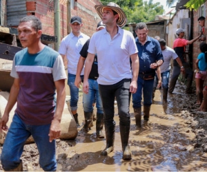 El Mello reunido con simpatizantes de su campaña.