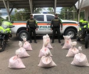 Explosivos encontrados en un camión de encomiendas